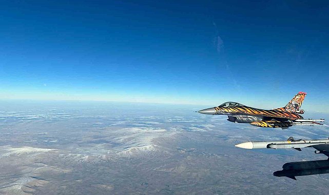 Türk savaş uçakları Kıbrıs'ın güneyinde eğitim görevi icra etti