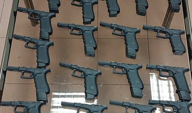 Türk vatandaşının aracında sınırda 18 tabanca ele geçirildi