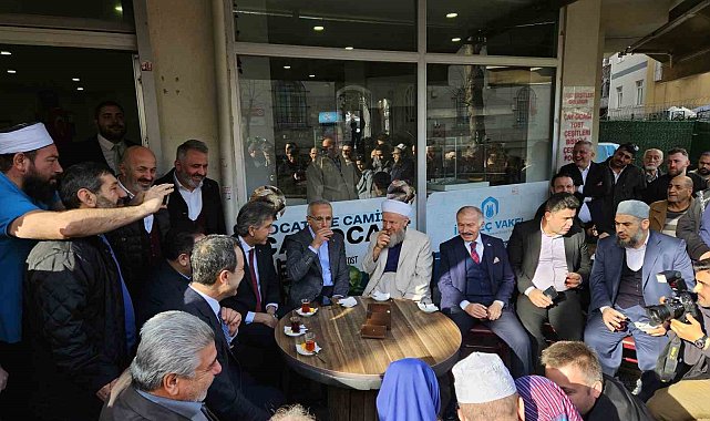 Ulaştırma ve Altyapı Bakanı Uraloğlu, Bayrampaşa'da vatandaşlarla bir araya geldi