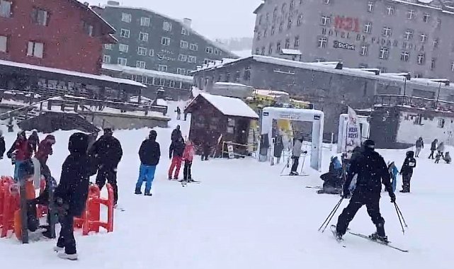 Uludağ'da beklenen kar yağışı başladı
