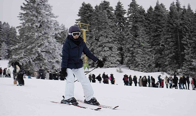 Uludağ'da teleferik ve telesiyej izdihamı, metrelerce kuyruk oluştu