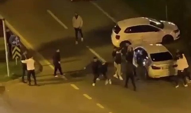 Ümraniye'de kaza sonrası sokak ortasında kavga kamerada