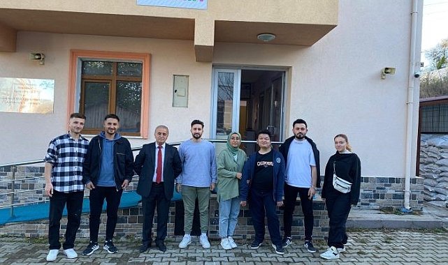 Üniversite öğrencileri köy okulunu boyayarak renklendirdi