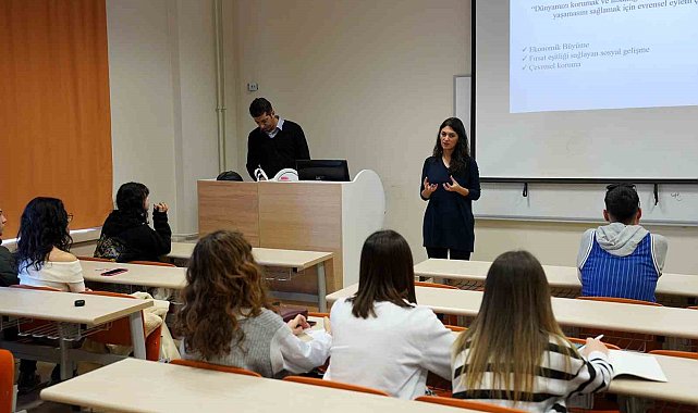 Üniversite öğrencilerine eğitmen eğitimi verildi