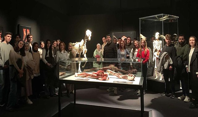 Üniversiteli gençler hayvanların anatomi sergisini gezdi