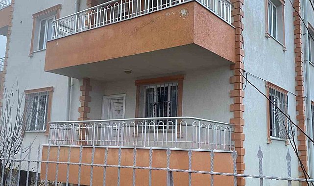 Uşak'ta 4 katlı binada çıkan yangında 1 kişi dumandan etkilendi