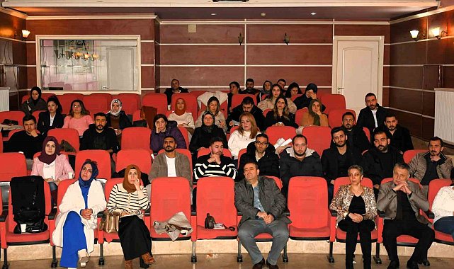 Uyanık kütüphane personeline hizmet içi eğitim