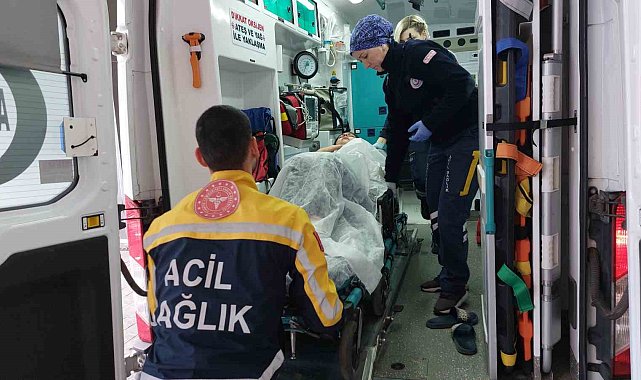 Üzerine 6. kattan halı düşen 17 yaşındaki kız hastanelik oldu