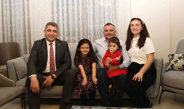 Vali Aslan küçük kızın isteğini kırmadı