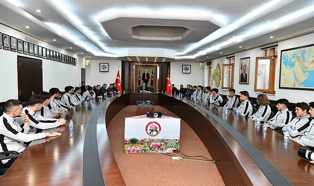 Vali Baruş: "Isparta 32 Spor'un başarısı Isparta'nın başarısı demek "