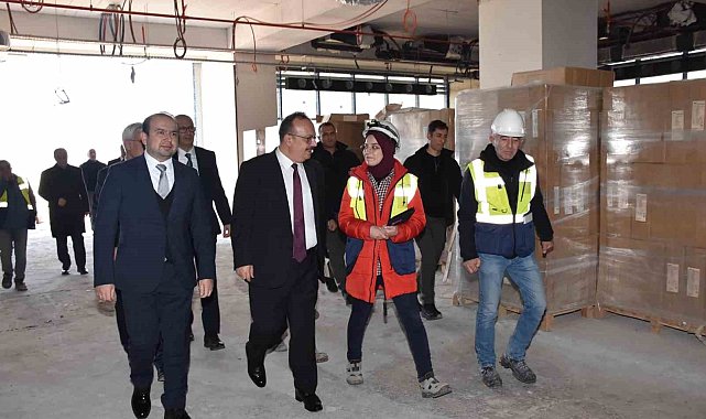 Vali Canbolat, Aydın Şehir Hastanesi'nde incelemelerde bulundu