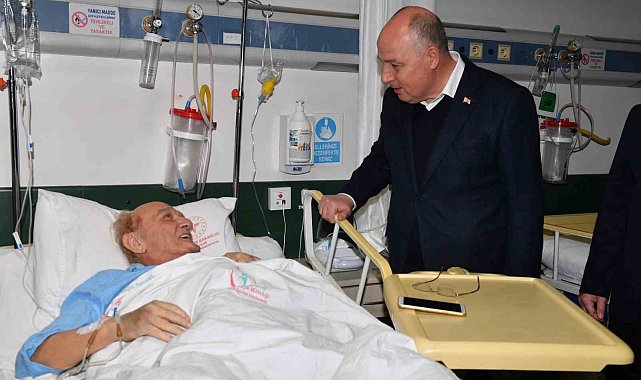 Vali Coşkun yeni yılı görevi başında karşılayan personel ve hastaları ziyaret etti