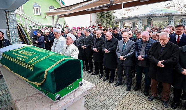 Vali Coşkun'un annesi son yolcuğuna uğurlandı