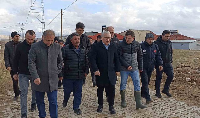 Vali Şimşek depremin merkez üssünde
