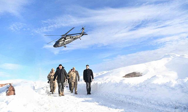 Vali Tekbıyıkoğlu üst bölgesindeki Mehmetçik ile bir araya geldi