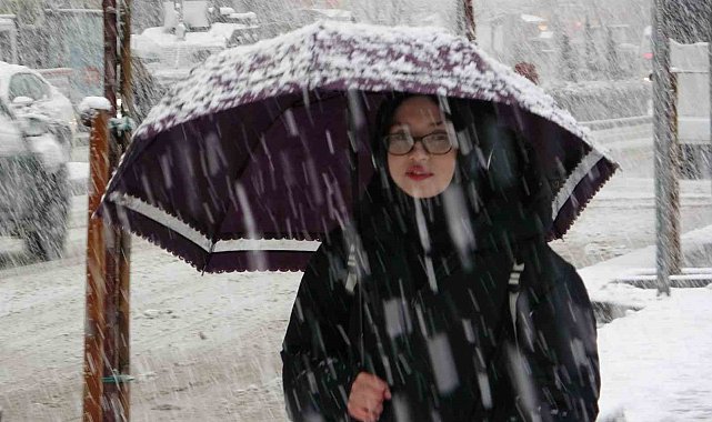 Van'da kar yağışı etkisini artırdı