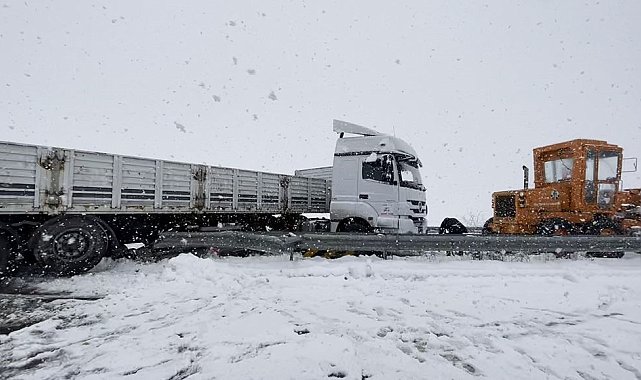 Van'da kar yağışı kazaları beraberinde getirdi