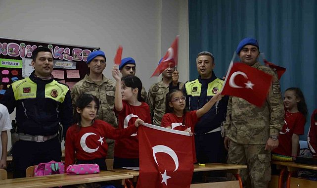 Yalova'da jandarma öğrencilerle buluştu