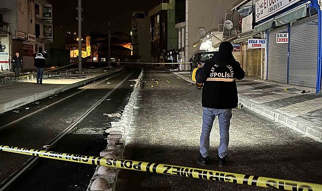 Yaralı halde yerde yatan kişiye böyle ateş etti