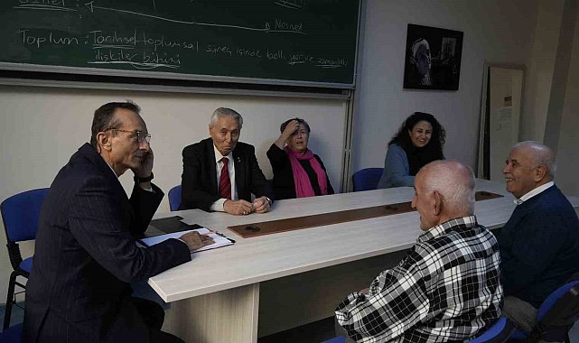 Yaşlı öğrenciler mezun olmak istemeyince, çözüm yüksek lisansta bulundu