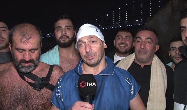 Yeni yılı Kuzguncuk'ta denize girerek kutladılar