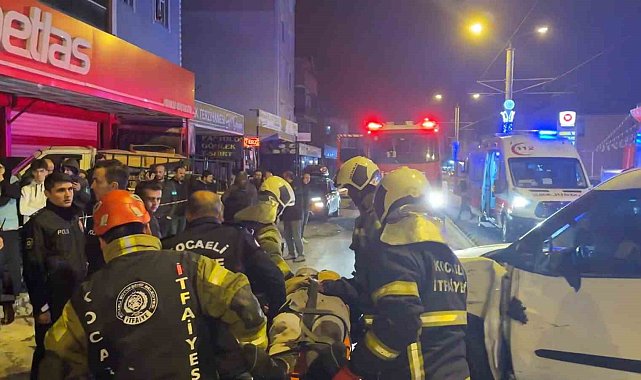 Yeni yılın ilk dakikalarında feci kaza: Aracın altında kalan motosikletliyi vatandaşlar kurtardı