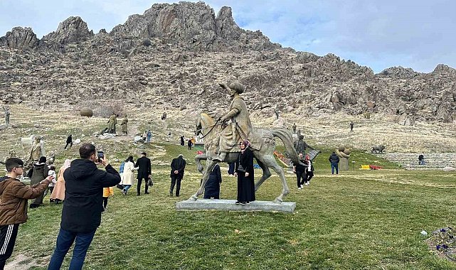 Yılbaşı tatilini fırsat bilen turistler Sivrihisar'a akın ettiler