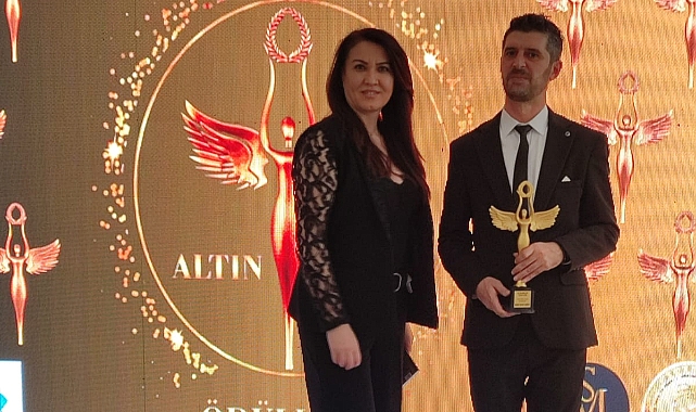 Yılın Öne Çıkan Eseri Mahsun Bakışın'ın Sahibi Mehmet Serhat Demiröz Ödülünü Aldı