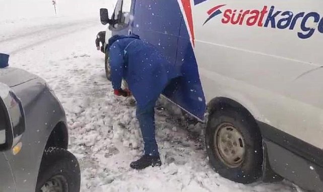 Yoğun kar yağışı nedeniyle Panor Dağı bölgesinde araçlar mahsur kaldı