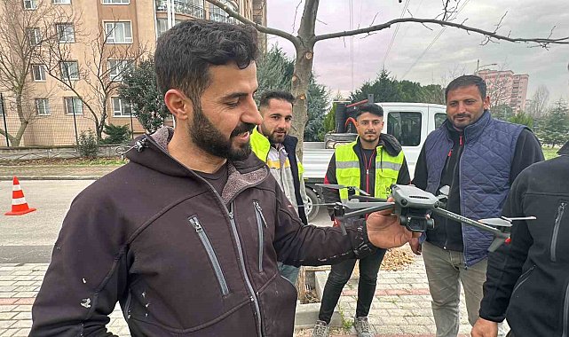 Yol kenarında dron buldu, sahibini her yerde arıyor