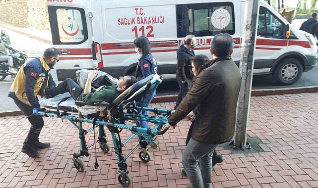 Yolda yürürken fenalaşan adamın imdadına ekipler yetişti