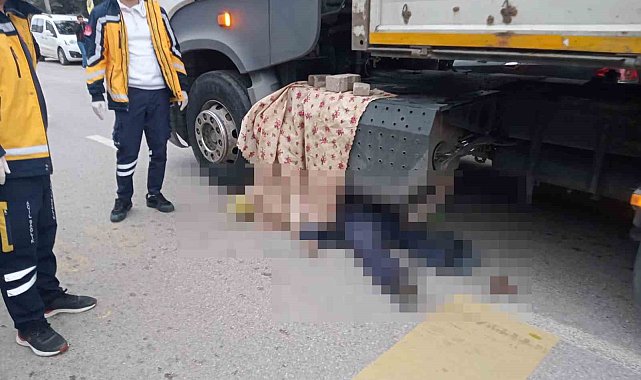 Yolun karşısına geçerken tırın altında kalan yaşlı adam hayatını kaybetti
