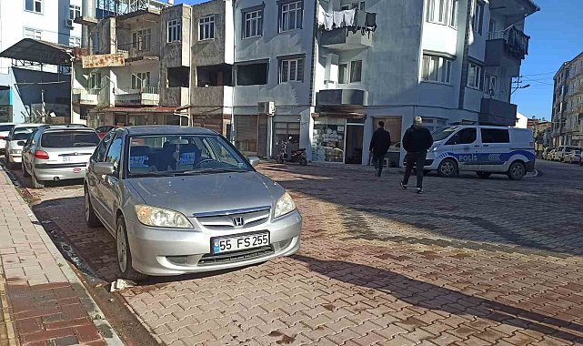 Yolun karşısına geçmekte olan yayanın ayağının üstünden otomobil geçti