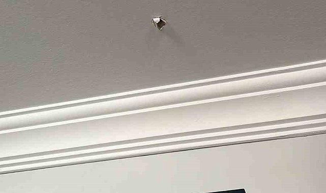 Yorgun mermi evin içine düştü