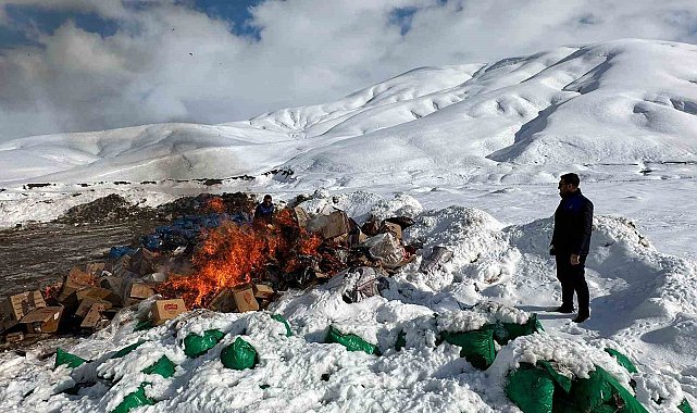 Yüksekova'da tarihi geçmiş bir kamyon gıda imha edildi