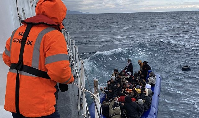 Yunan unsurlarınca ölüme terk edilen 56 kaçak göçmen kurtarıldı