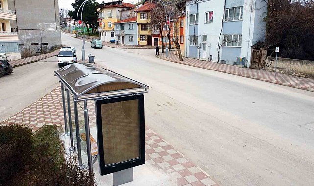 Zile'de otobüs durakları yenilendi