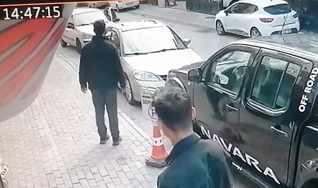 10 yaşındaki çocuk gaza bastı, araç park halindeki araçlara çarptı