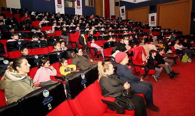1001 Sanat Ekibi AKM'de miniklerin neşesi oldu