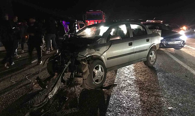 2 otomobil çarpıştı: 6 yaralı