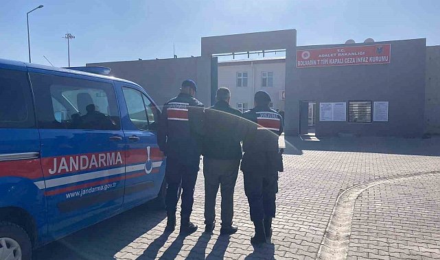 2 yıl 6 ay hapis cezası ile aranan şahsı jandarma yakaladı