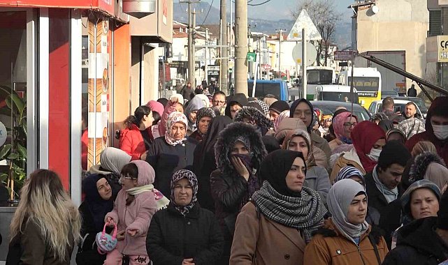 20 liraya paspas, 50 liraya tencere almak için saatlerce sıra beklediler