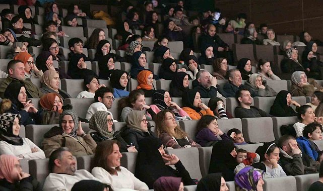 28 Şubat döneminin anlatıldığı "Bin Yıl" oyunu Başiskele'de sahnelendi