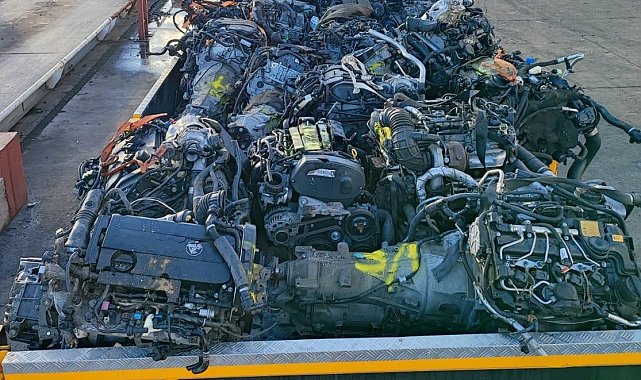 'Araç motoru kaçakçıları' polisten kaçamadı
