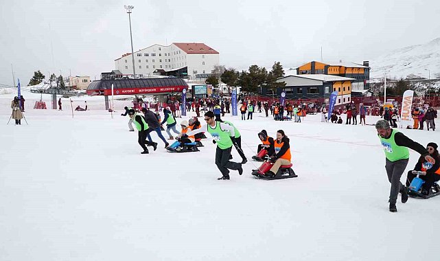 'Artık Çekilmez Oldun' kızak yarışmasında eşler doyasıya eğlendi