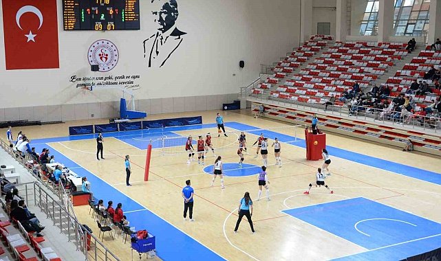 'Bizim Kızlar' çeyrek finalde Besni Gençlik Spor Kulübü'nü 3-0 yendi