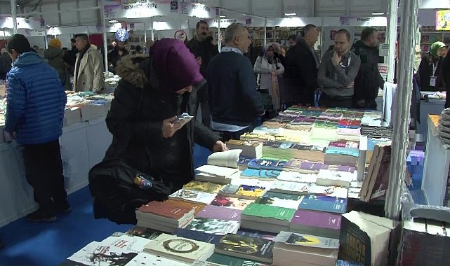9'uncu Üsküdar Kitap Fuarı kapılarını kitapseverlere açtı