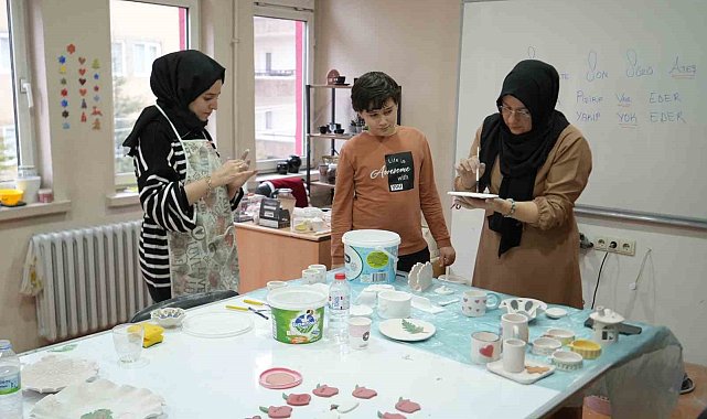 Açılan kurs sayesinde toprağa şekil vererek ürüne dönüştürüyorlar