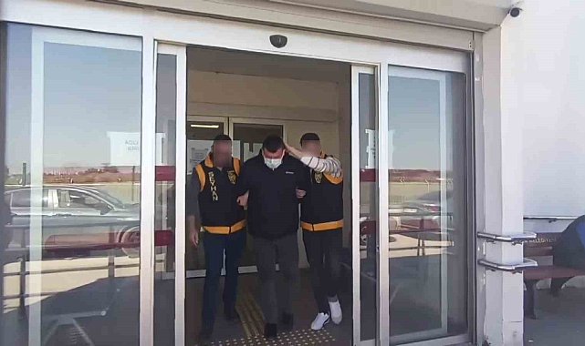 Adana'da bir eve yapılan baskında 5 tabanca ve parçaları ele geçirildi