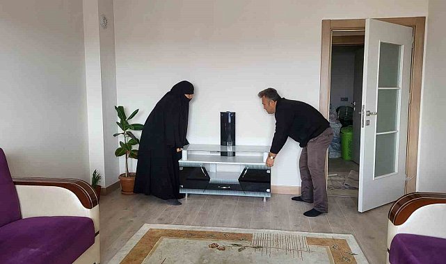 Adıyamanlı depremzede ilk aile evine yerleşti